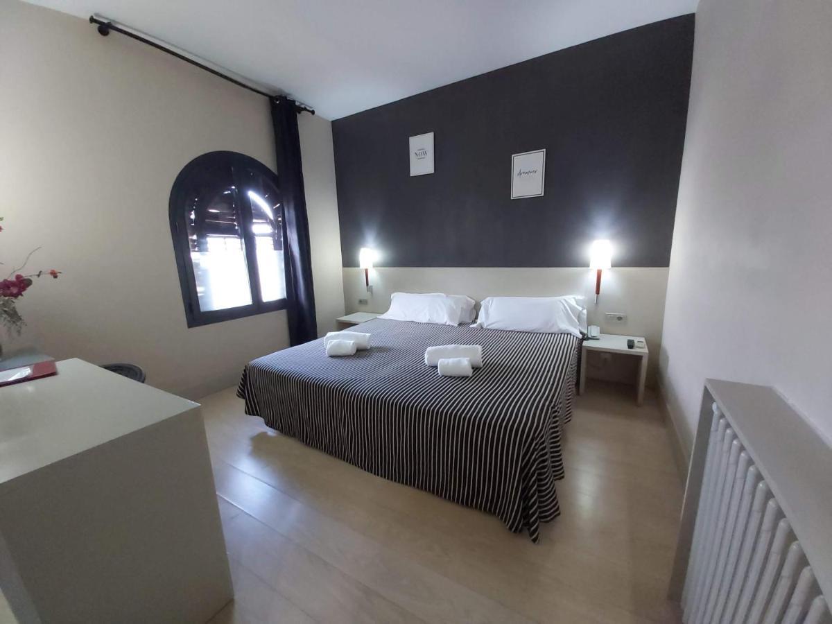 Hotel El Castell Sant Boi de Llobregat Exterior foto