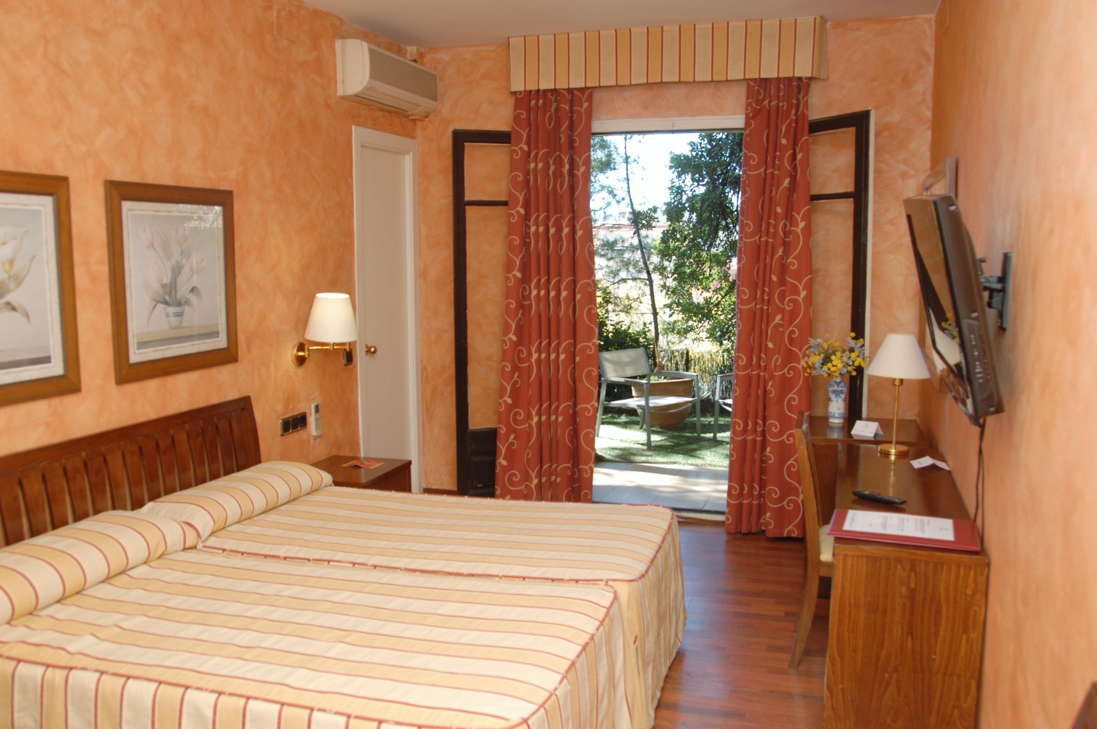 Hotel El Castell Sant Boi de Llobregat Exterior foto