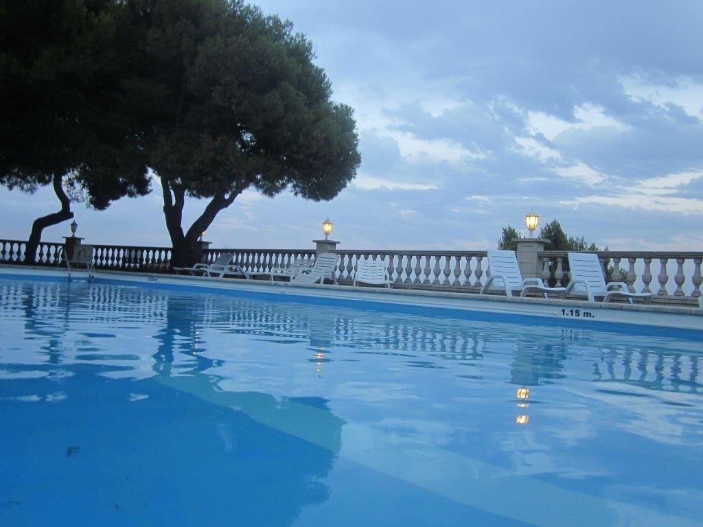Hotel El Castell Sant Boi de Llobregat Exterior foto