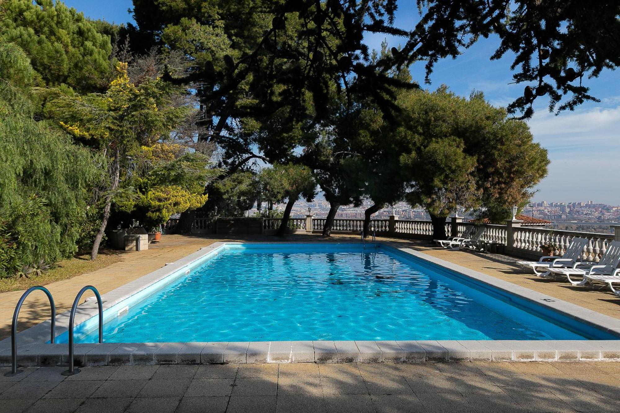 Hotel El Castell Sant Boi de Llobregat Exterior foto